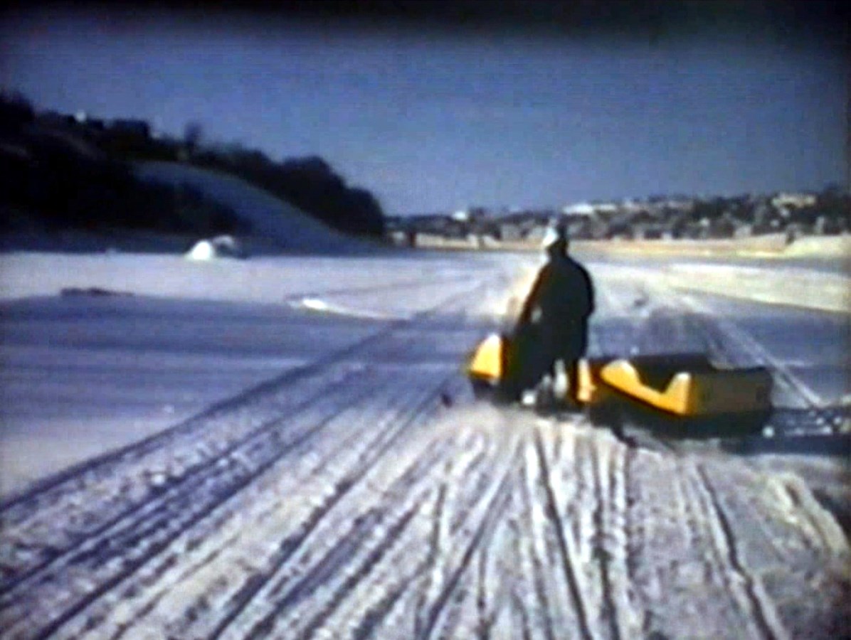 Normand DeLessard présente : motoneige sur la Rivière Chaudière de Saint-Georges