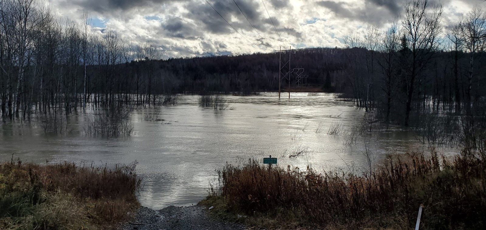 Une passerelle pour motoneiges complètement arrachée à Saint-Georges 