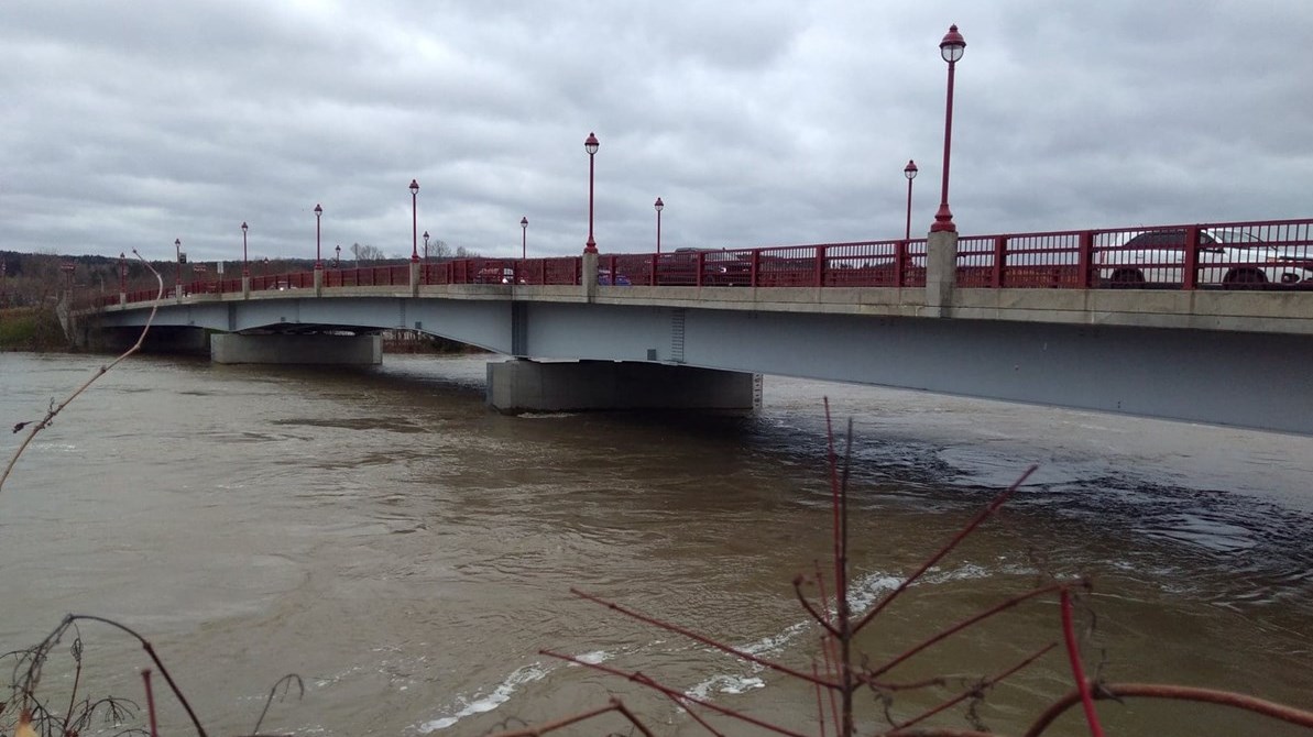 Le centre-ville de Sainte-Marie potentiellement évacué 