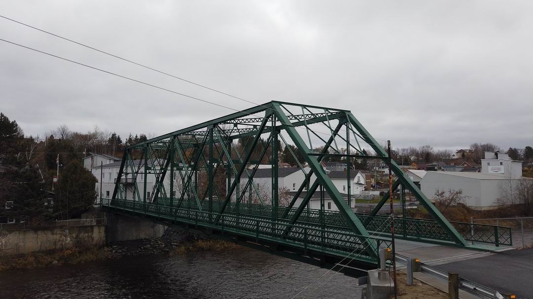 Normand DeLessard présente les rénovations du pont de Saint-Côme