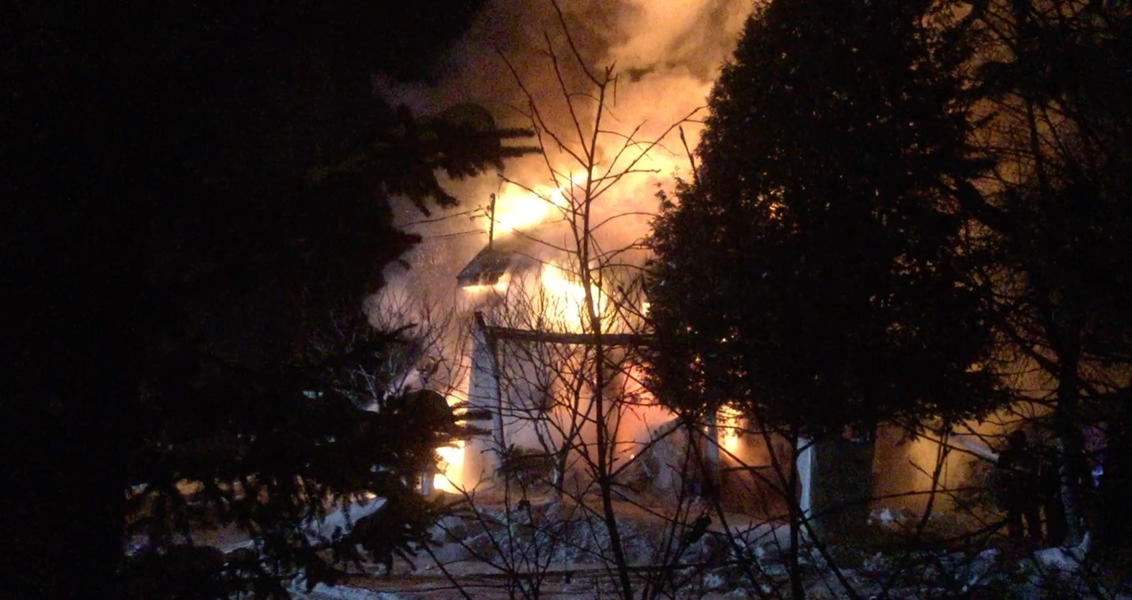 Violent incendie dans la 95e rue à Saint-Georges 