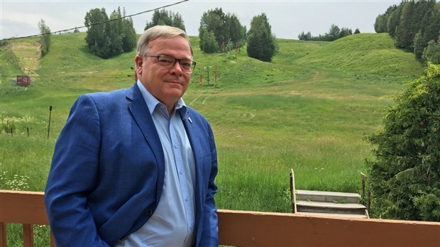 Luc Provençal blâme Brian Morse et Notre-Dame-des-Pins pour les délais