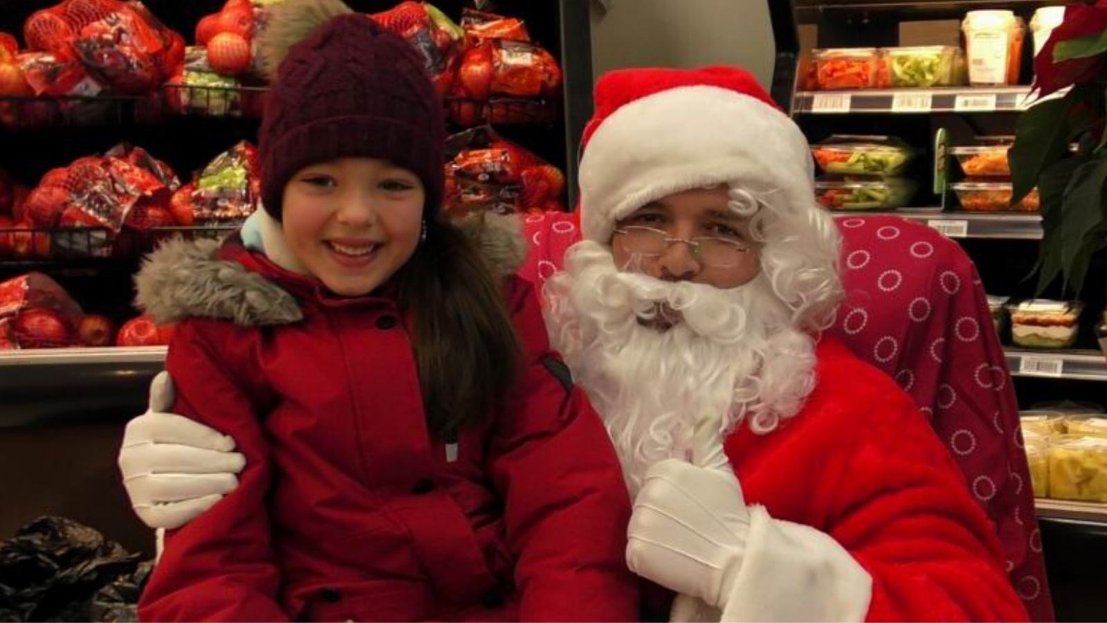 Normand DeLessard présente le père Noël des enfants de Saint-Éphrem