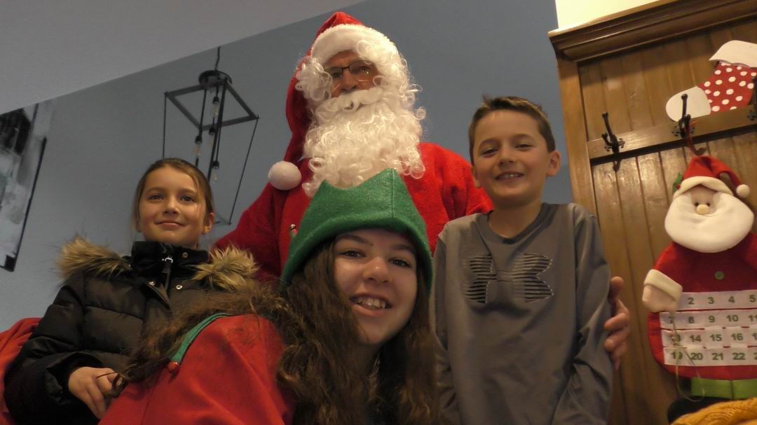 Normand De Lessard présente la visite du Père Noël à Notre Dame des Pins