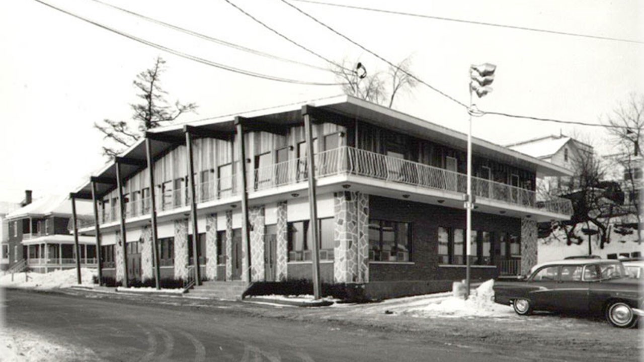 Normand DeLessard présente nos anciens hôtels d'autrefois