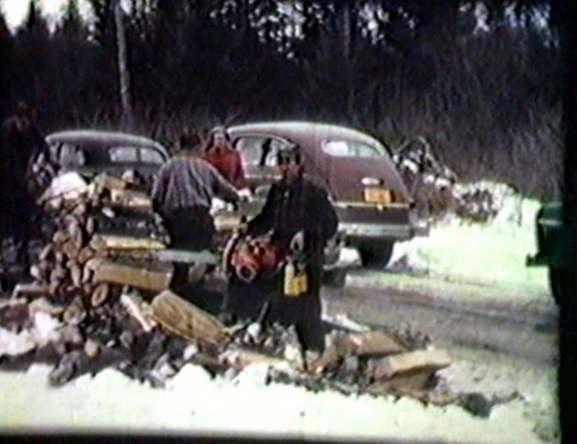 Normand DeLessard présente à la découverte des bûcherons d'autrefois