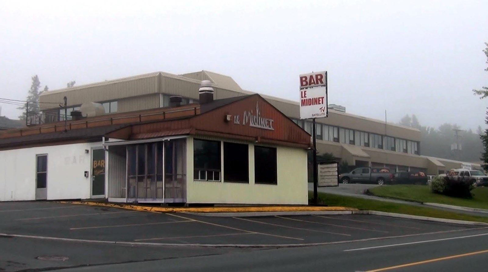 Normand DeLessard présente les derniers moments du Bar le Midinet en 2015