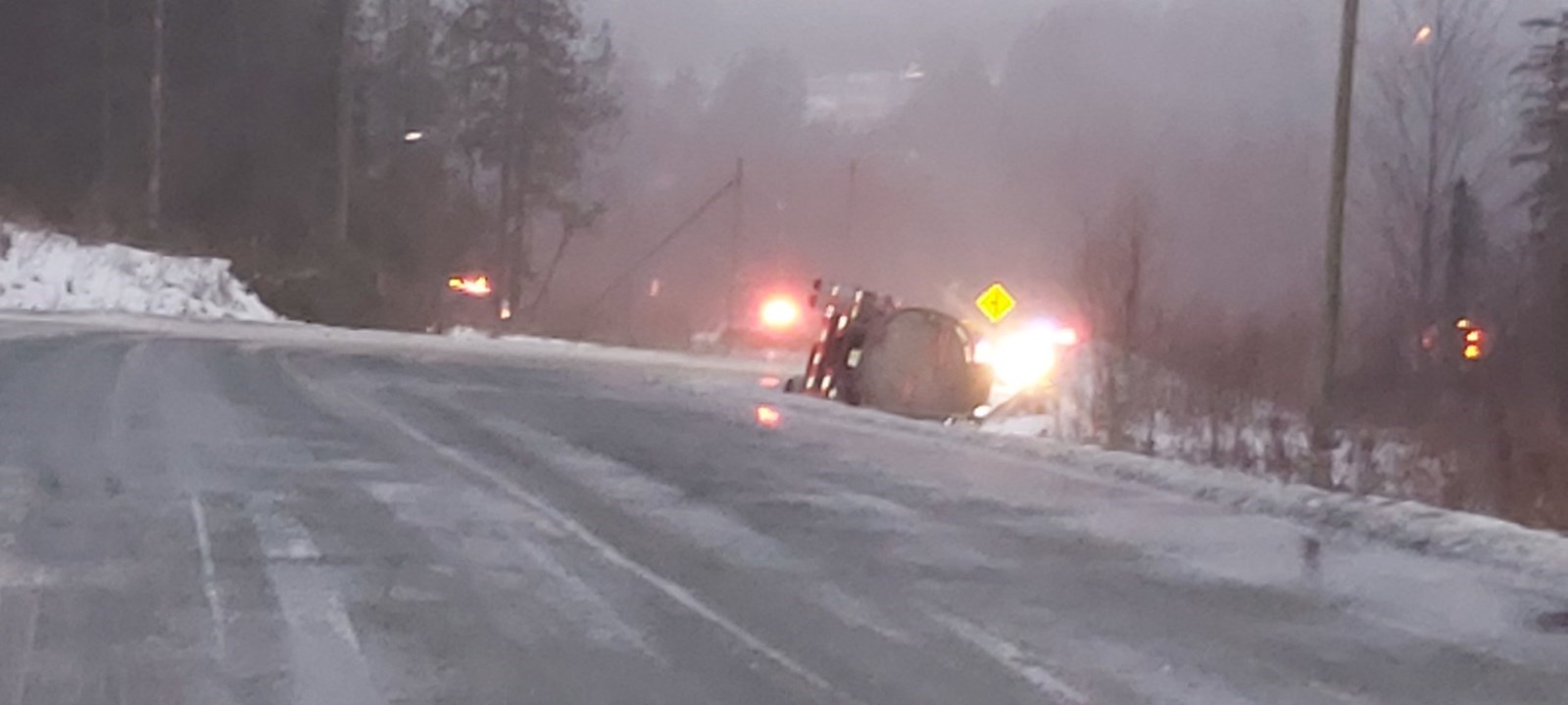 Un camion citerne se renverse près de la A-73 à Saint-Georges