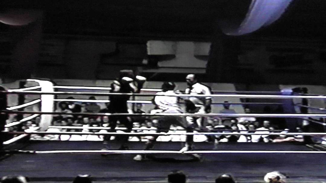 Normand DeLessard présente un gala de boxe à Saint-Éphrem en 1993