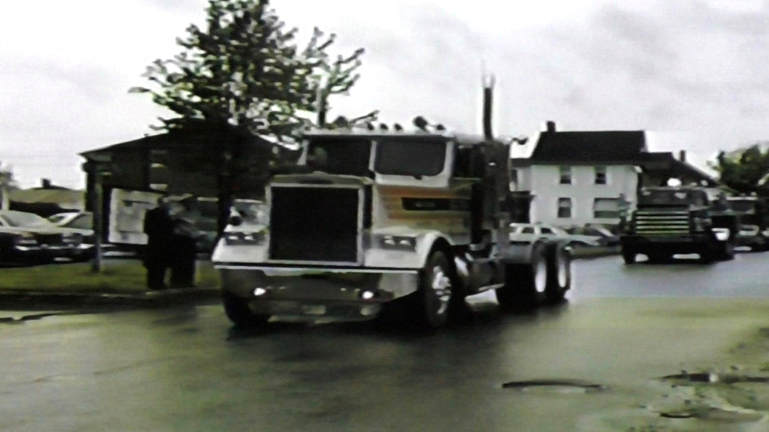 Normand DeLessard présente une parade à la Guadeloupe en 1986