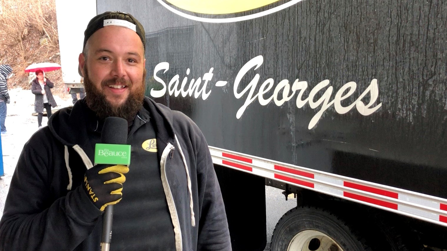 Le magasin Léon remet plus de 50 000$ en meubles aux sinistrés de Beauceville 