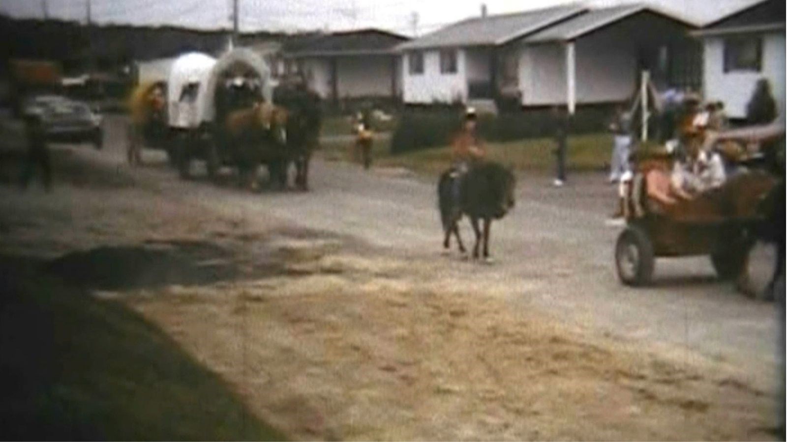 Normand DeLessard présente la 1re parade du Festival western de Saint-Victor