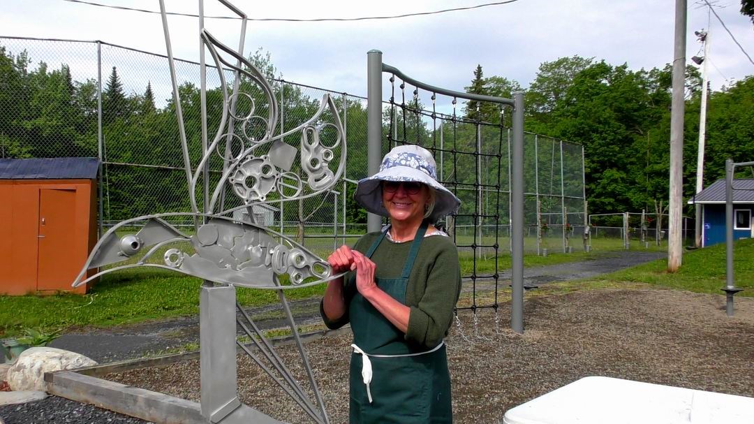 Normand DeLessard présente l'inauguration d'œuvres d'art sculpturales à Saint-Philibert