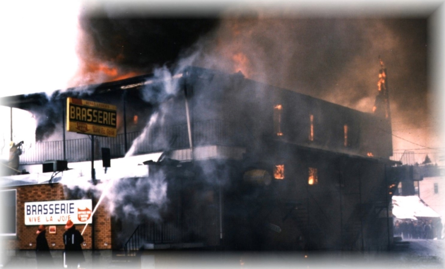 Normand DeLessard présente le feu du Restaurant Milano de Saint-Georges