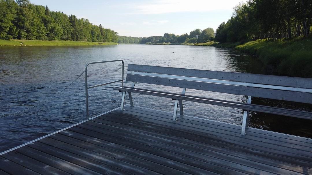 Normand DeLessard présente le nouveau quai à Saint-Gédéon