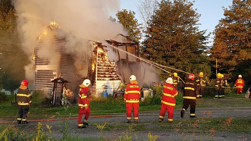 Un incendie de résidence tôt ce matin à Saints-Anges