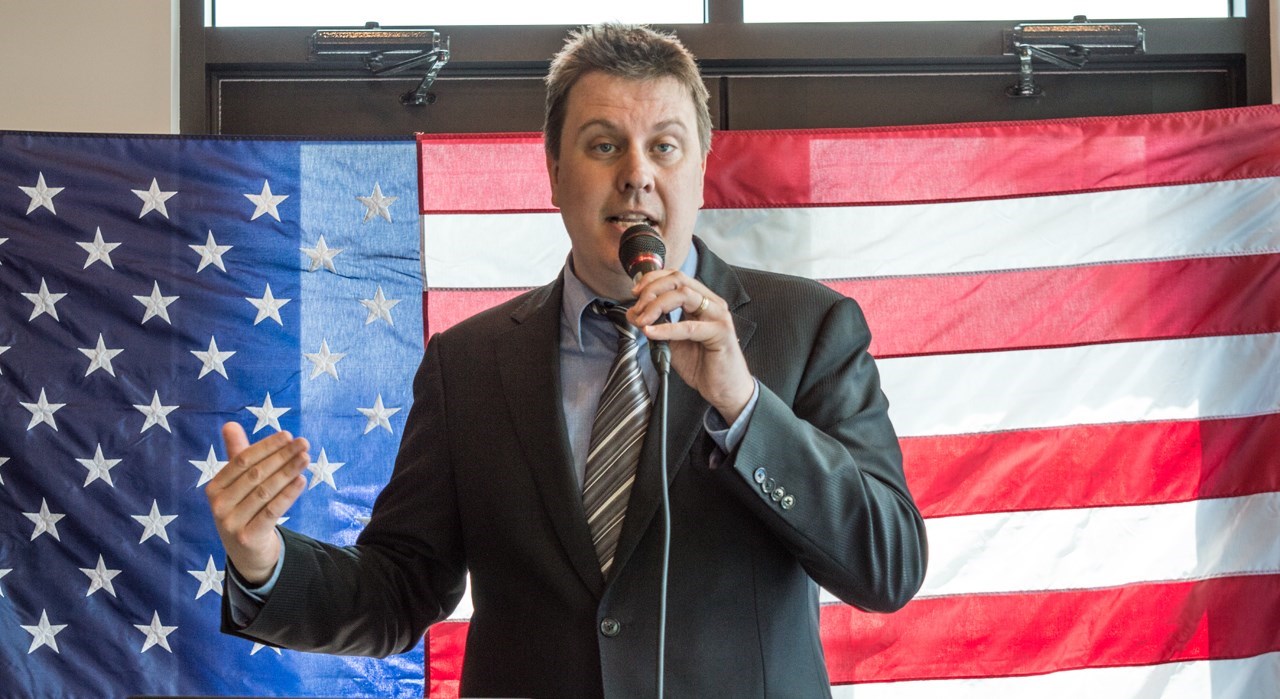 Le chef du Parti 51 est outré des dépassements de coûts des maternelles 4 ans 