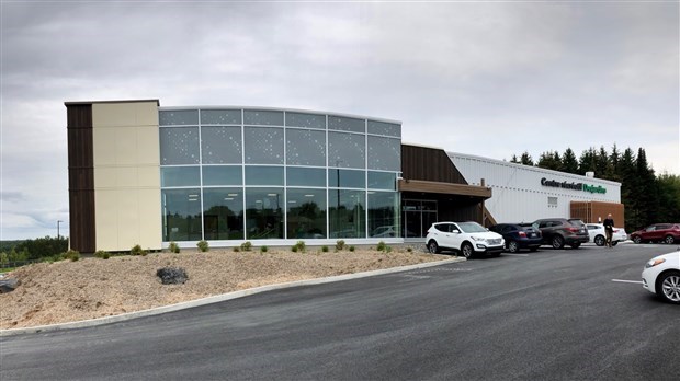 Normand DeLessard présente le centre récréatif Desjardins de St-Prosper