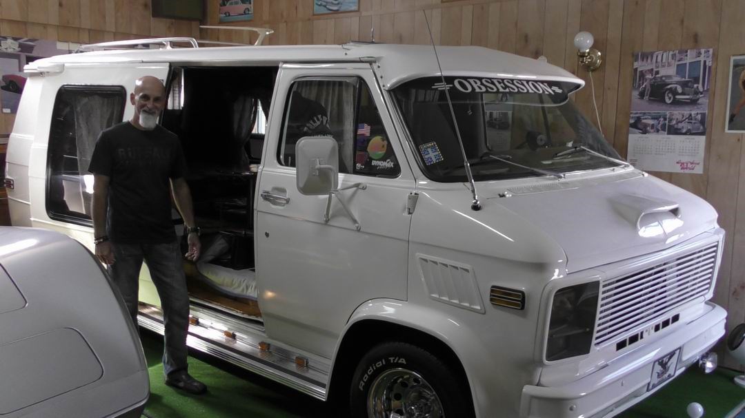 Normand DeLessard présente des souvenirs du Club Van-Pyr de La Guadeloupe