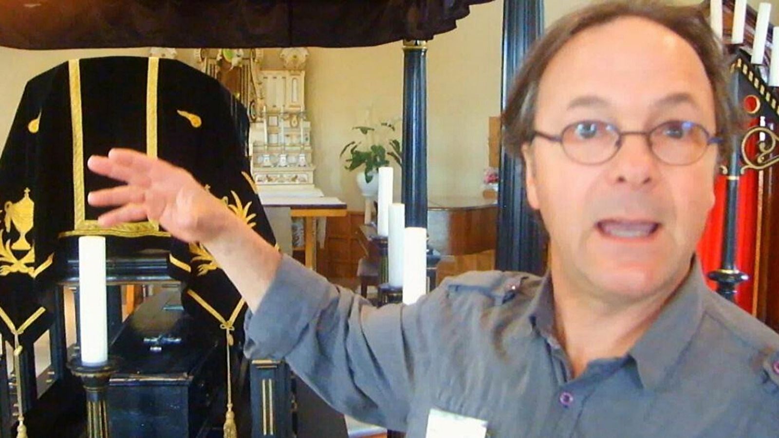 Normand DeLessard présente l'histoire du catafalque de Saint-Joseph