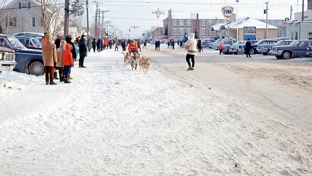 Normand DeLessard présente des souvenirs des courses de chiens avec Henri Louis Leclerc