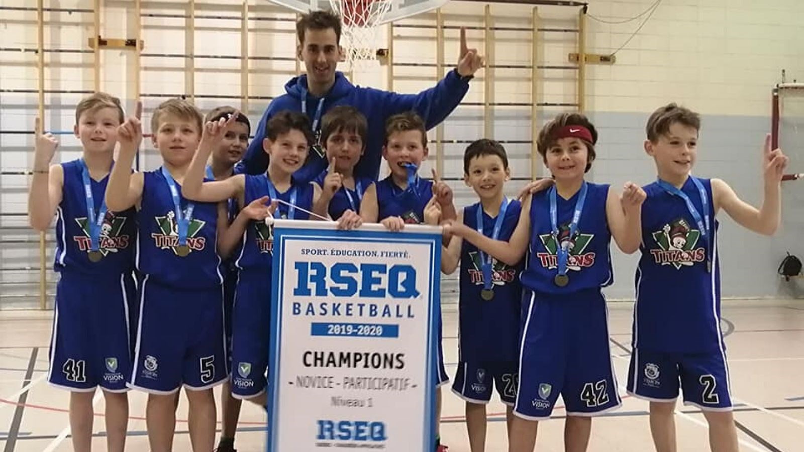 Les Titans font la conquête de leur première bannière de champions en basketball 