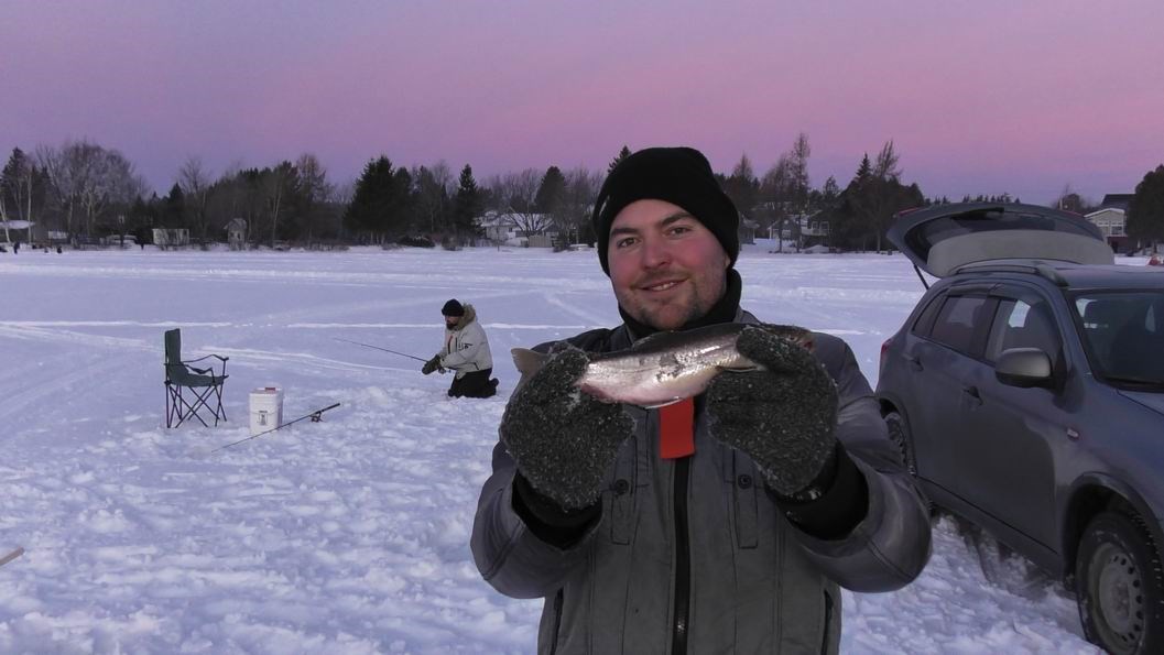 Normand DeLessard présente la pêche blanche à Sainte-Aurélie 2020
