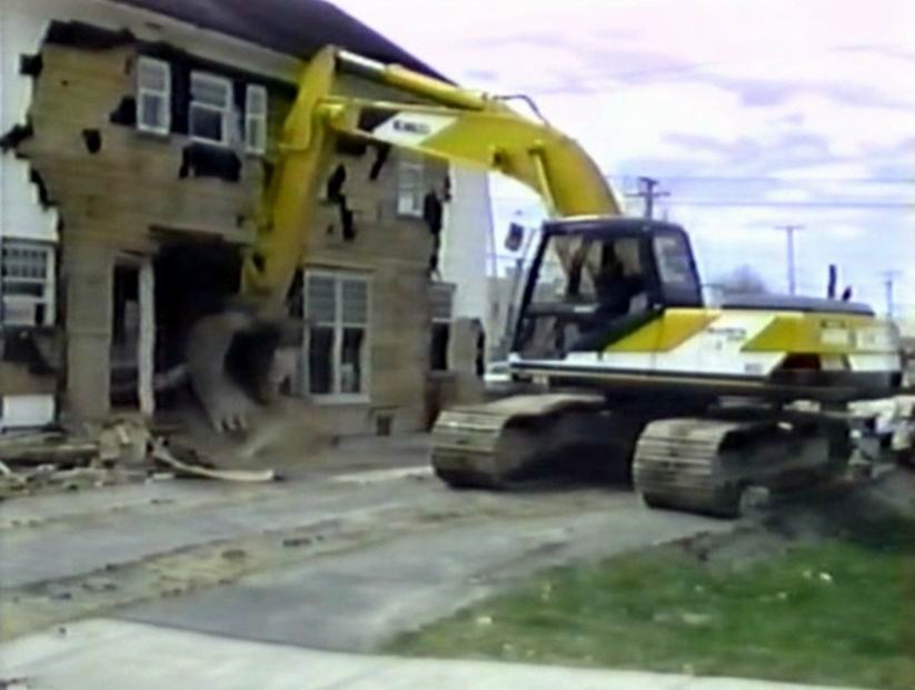 Normand DeLessard présente la démolition du Salon Marco