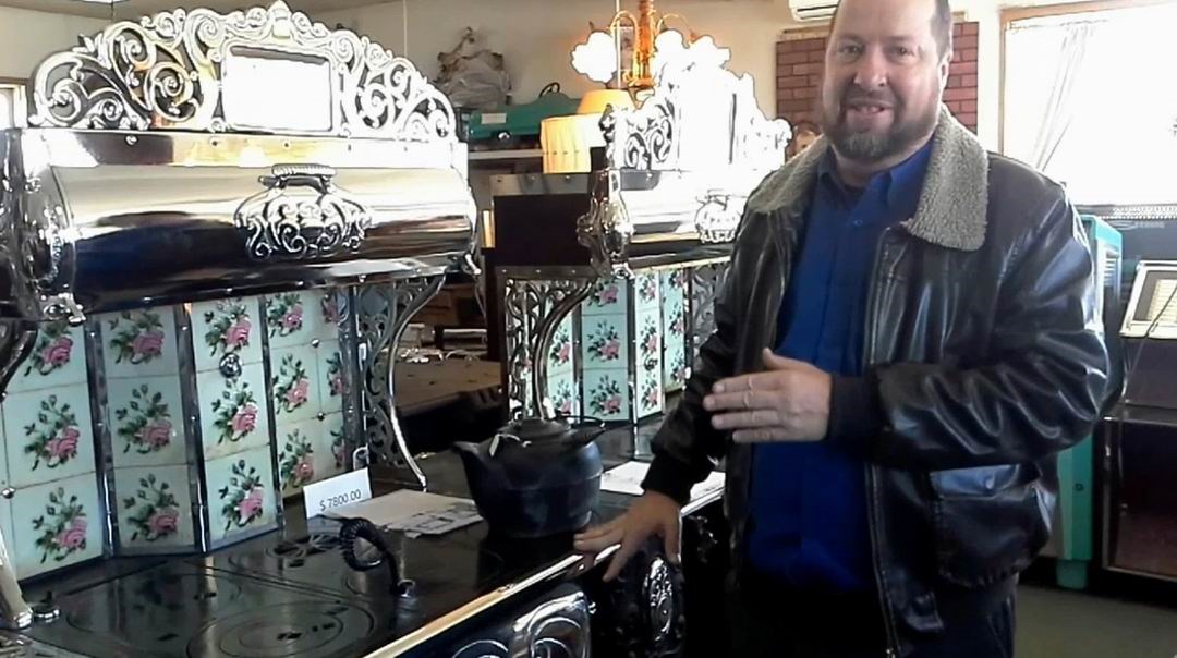 Normand DeLessard présente "Nos vieux poêles d'antan"