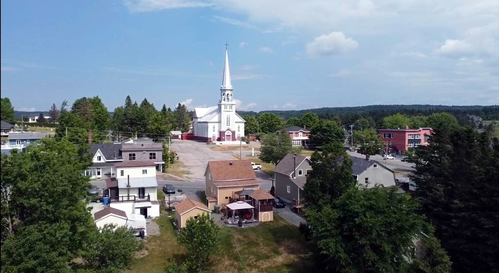 Normand DeLessard présente une vue aérienne de Saint-Benjamin