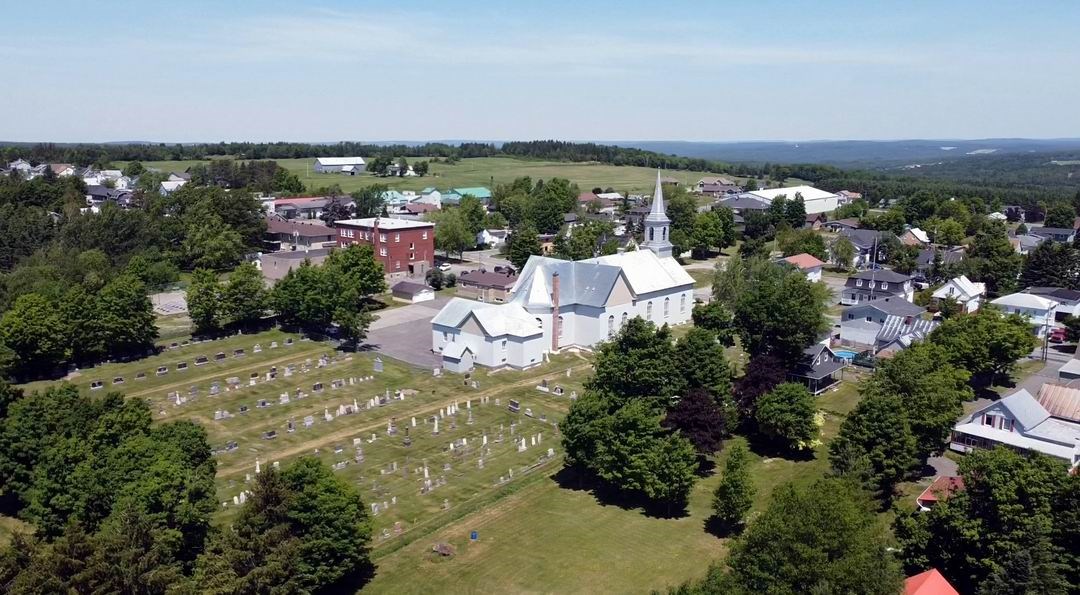 Normand DeLessard présente une vue aérienne de Frampton