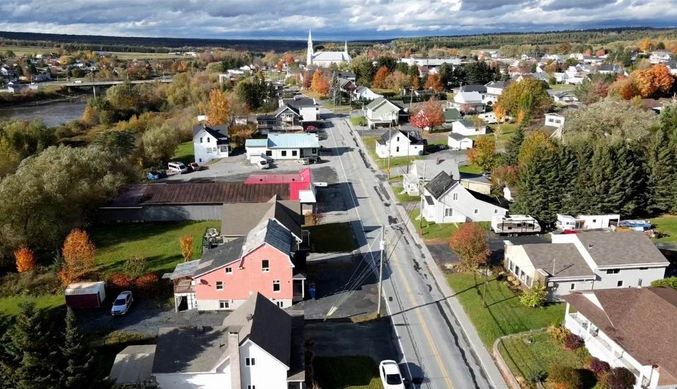 Normand DeLessard présente une vue aérienne de Saint-Martin