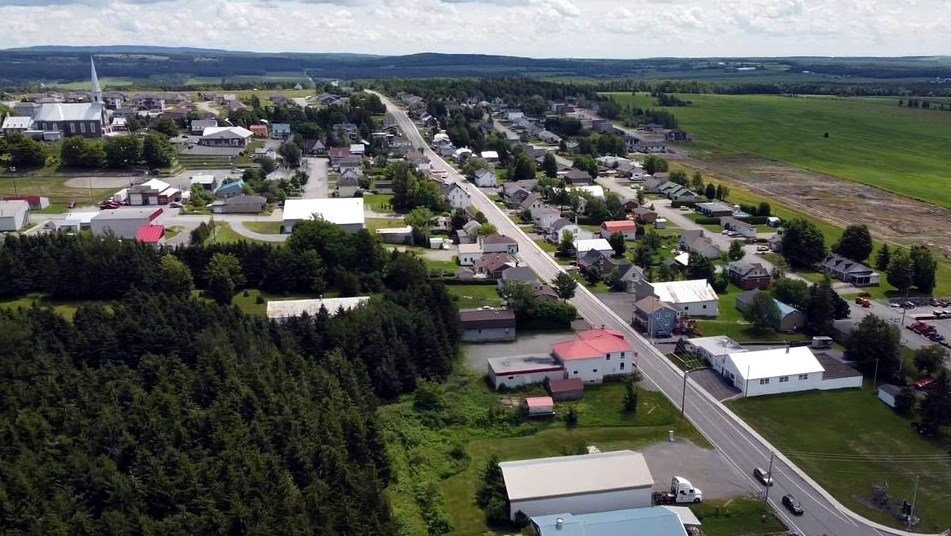 Normand DeLessard présente une vue aérienne de Sainte-Marguerite