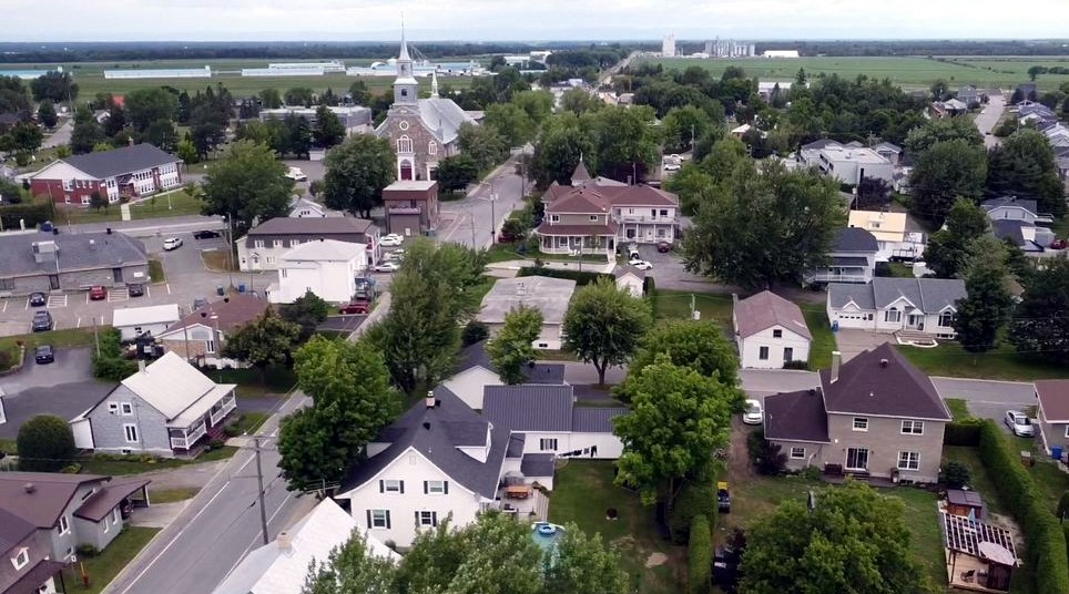Normand DeLessard présente une vue aérienne de Saint-Isidore