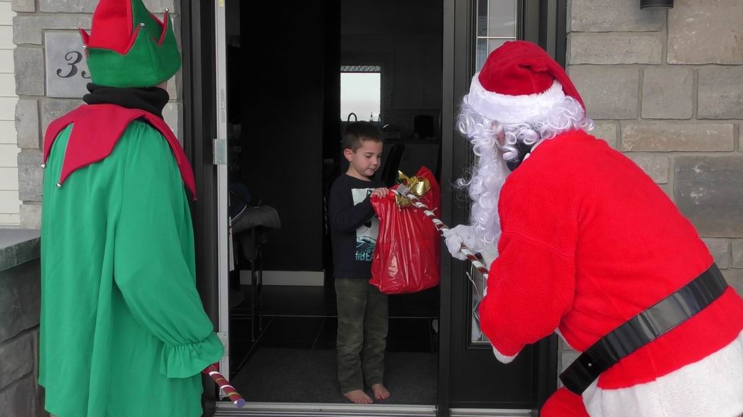 Normand DeLessard présente la visite du Père Noël à Notre-Dame-des-Pins
