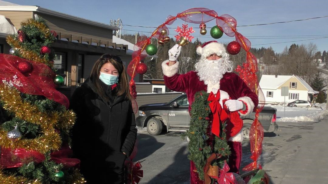 Normand DeLessard présente la visite du père Noël à Saint-Simon-les-Mines