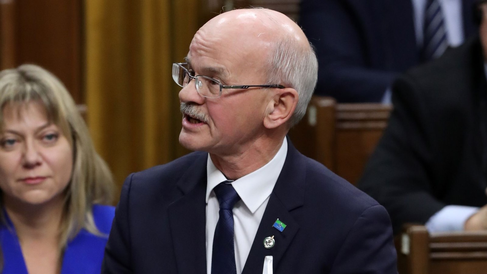 Des délais déraisonnables pour les travailleurs étrangers