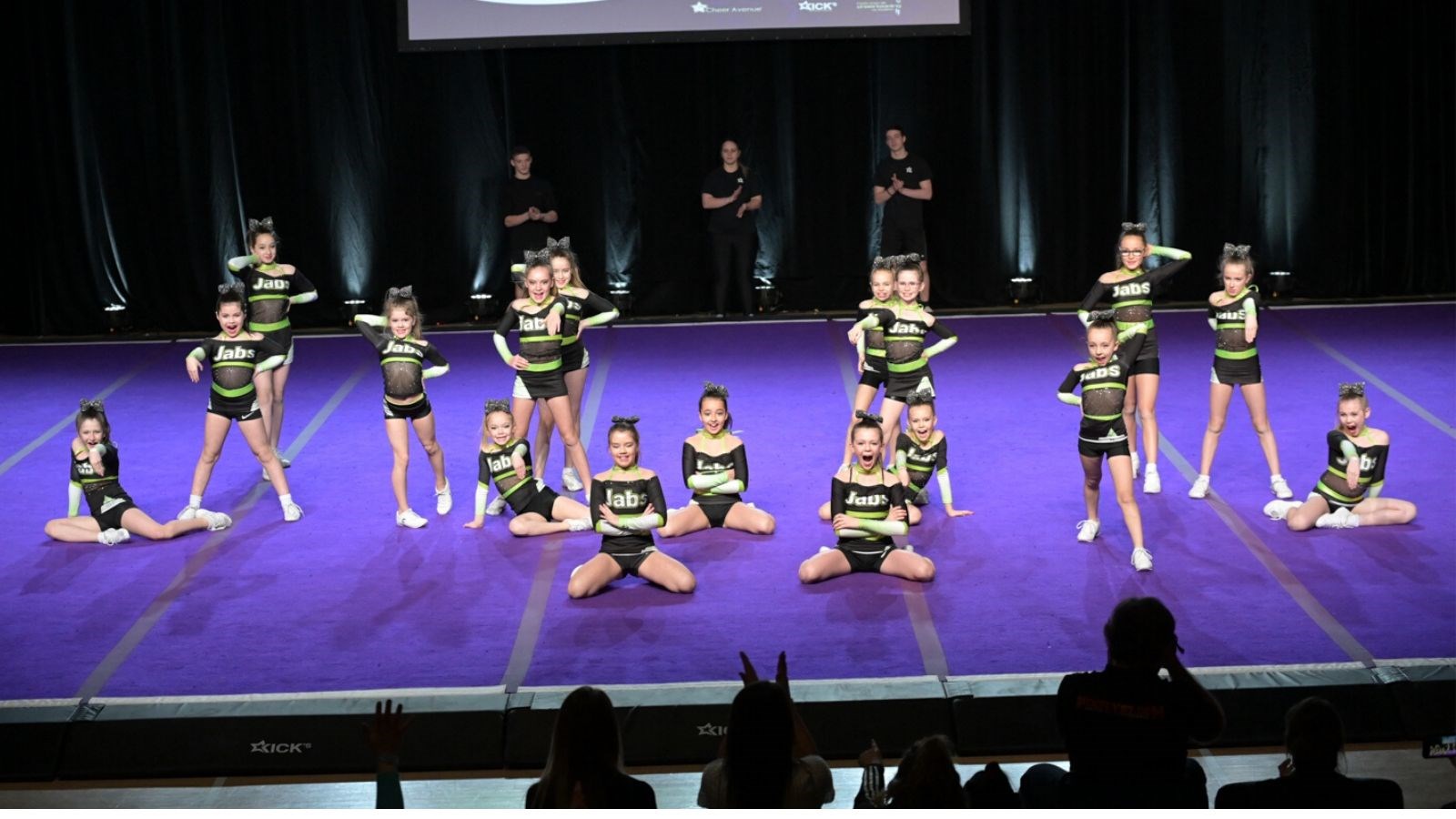 La saison se poursuit pour les Jabs cheerleading