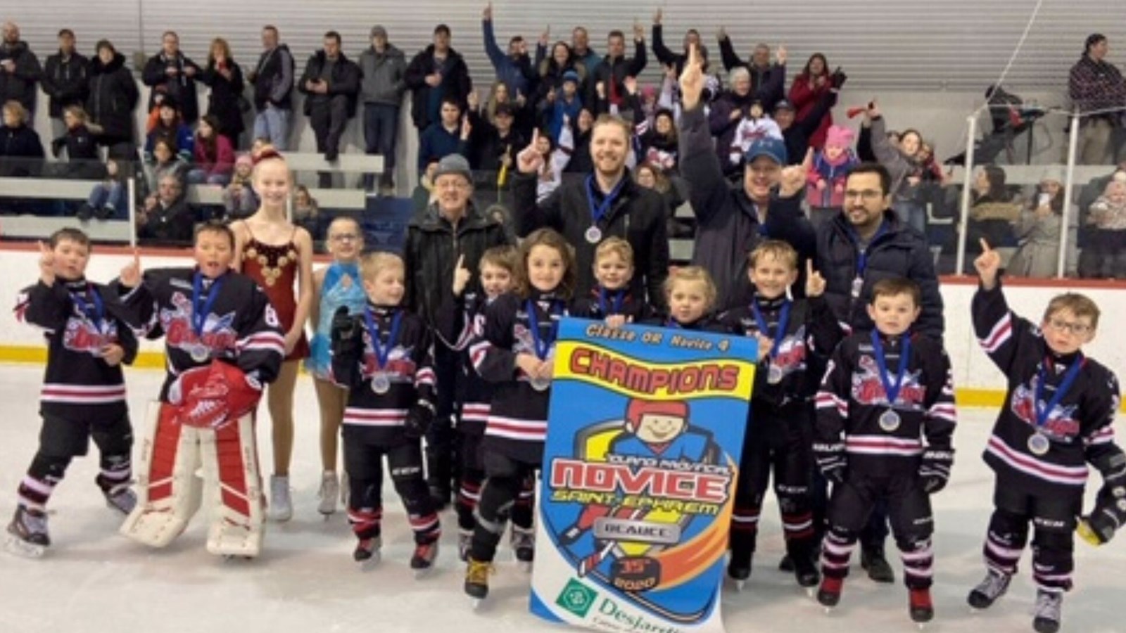 Le Garaga Novice 4 de Saint-Georges remporte le tournoi à Saint-Éphrem
