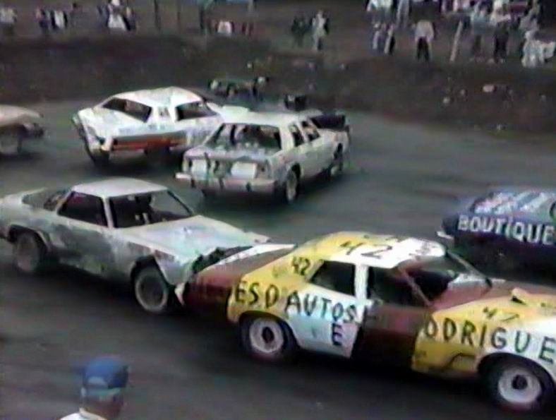 Normand DeLessard présente une course de démolition de Saint-Éphrem en 1990