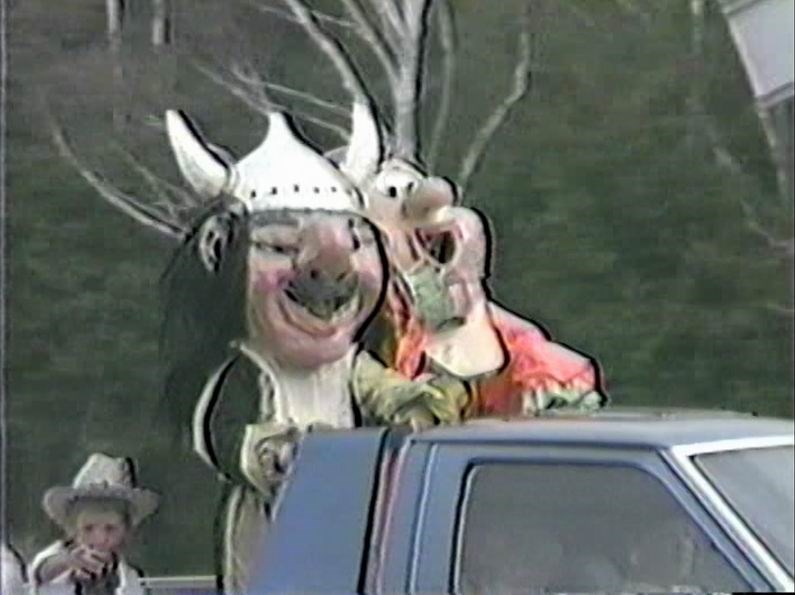 Normand De Lessard présente la parade du festival hippique de la Guadeloupe en 1985
