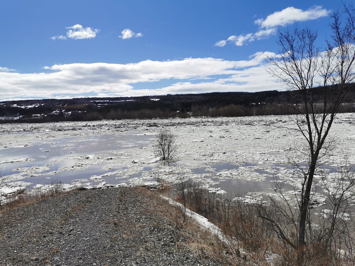 Vidéo: Les glaces se libèrent à la hauteur de Notre-Dame-des-Pins en ce 3 avril