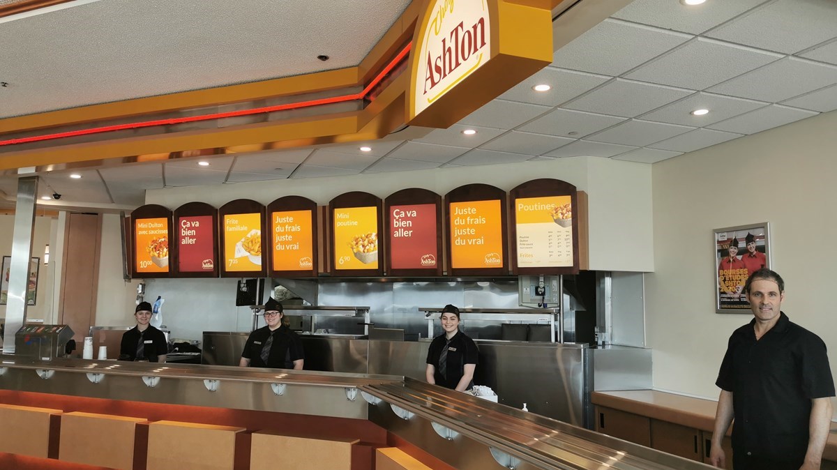 Chez Ashton Saint-Georges recommence à vendre ses poutines