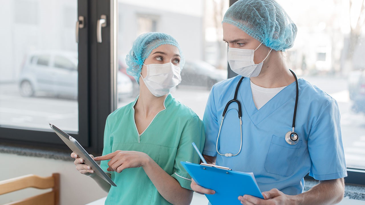 Les travailleurs essentiels auront droit à une prime salariale