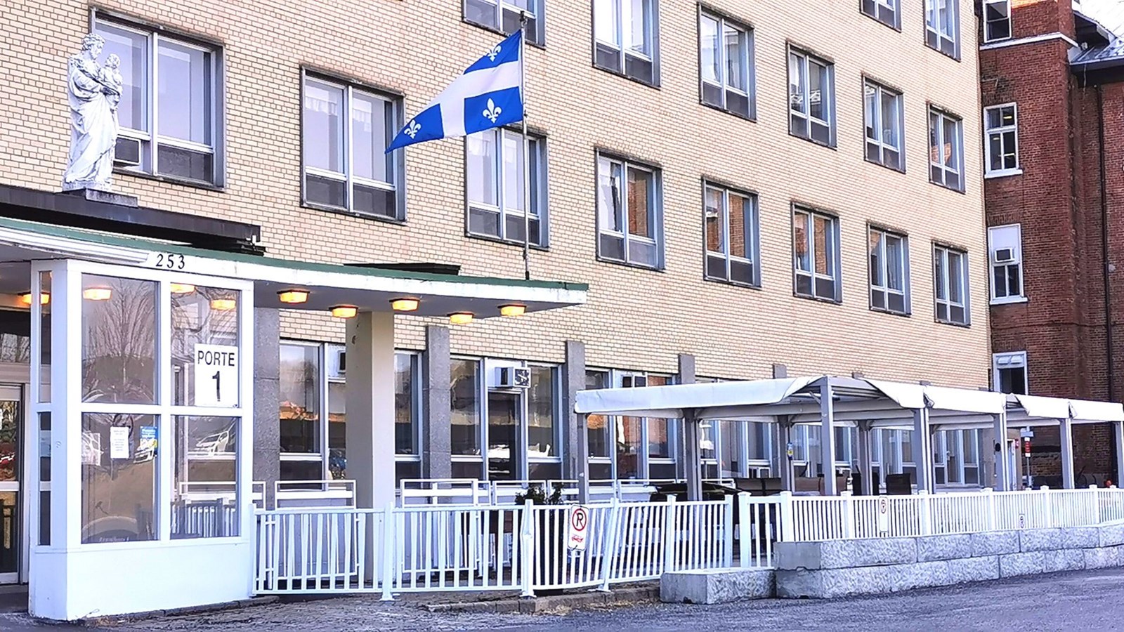 Dépistage massif de la COVID-19 auprès de tout le personnel œuvrant en CHSLD 