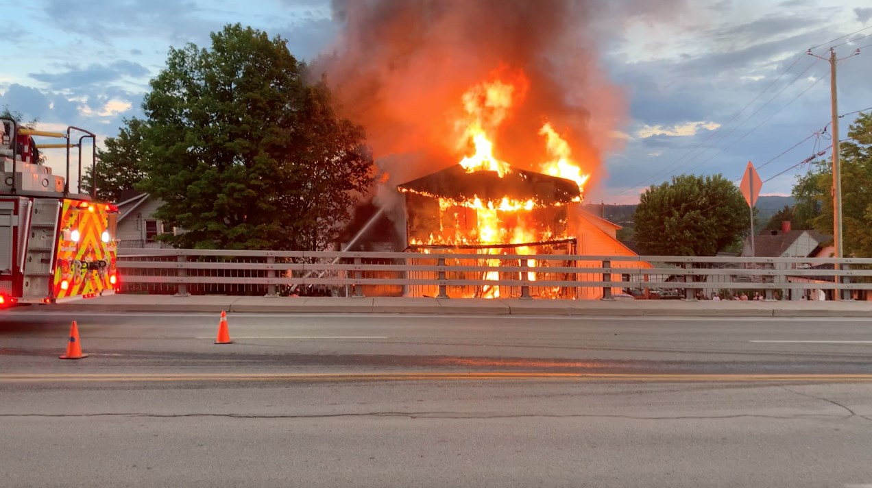 Images de l'incendie de la 123e Rue à Saint-Georges
