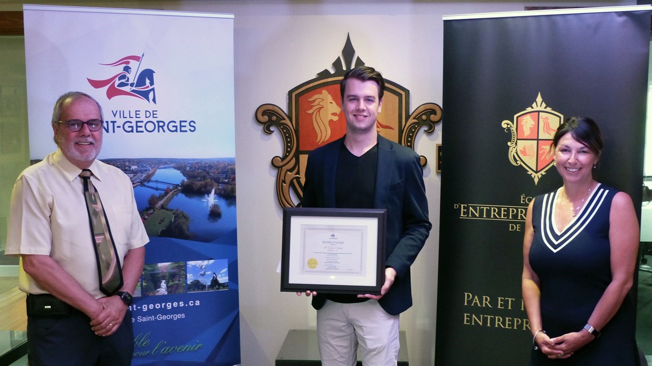 L'entrepreneur Gabriel Bolduc reçoit une bourse de la Ville de Saint-Georges
