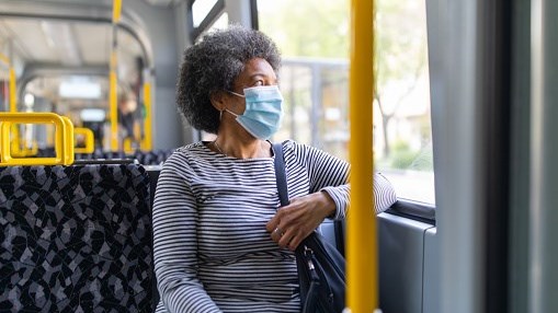 Québec rend le masque obligatoire dans les transports en commun