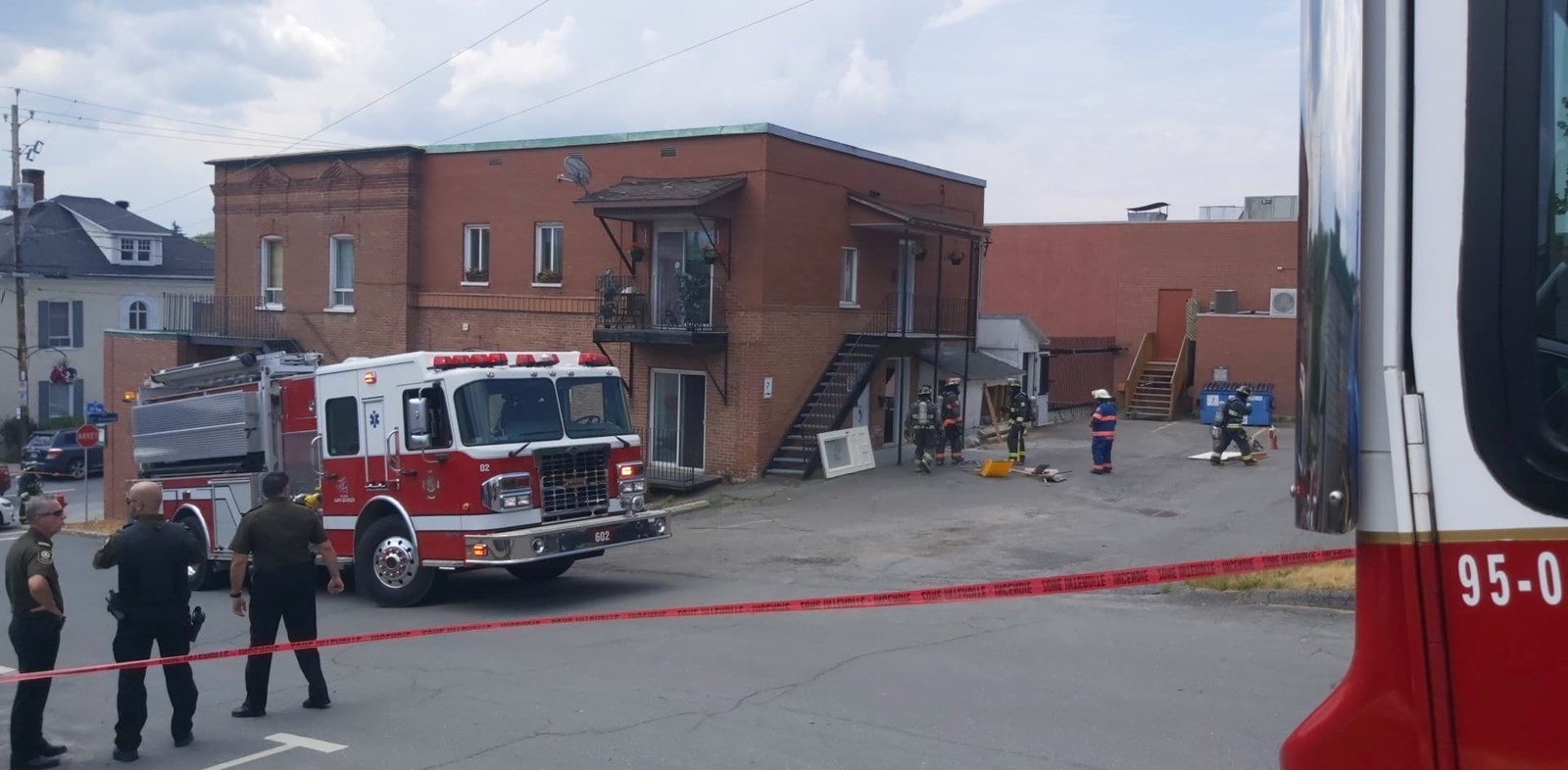 Les pompiers interviennent près de la boutique Cayo Coco à Saint-Georges