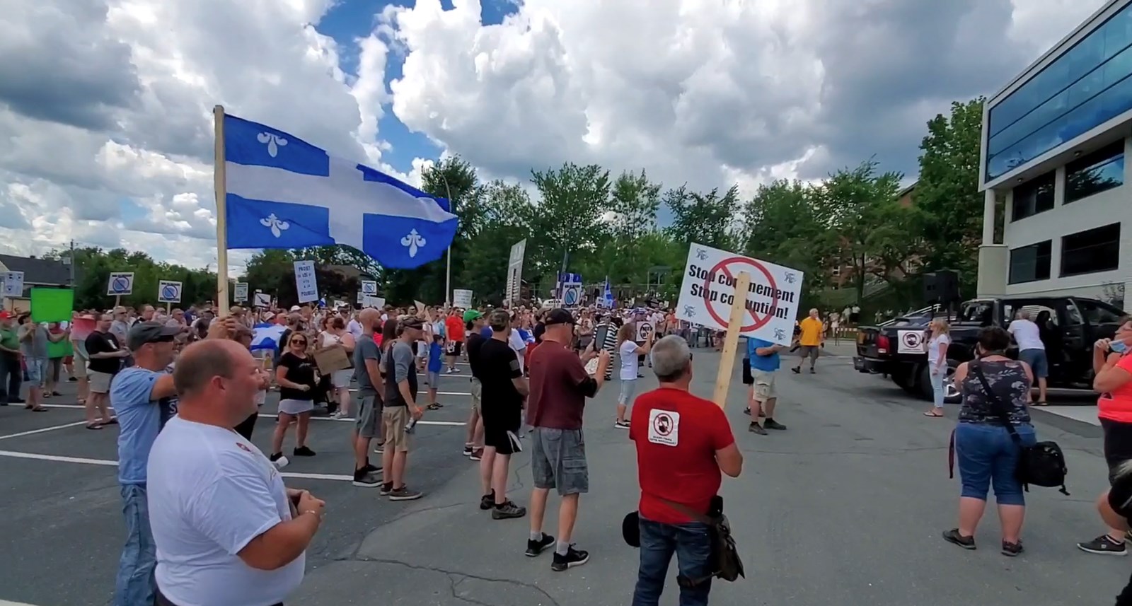 Voyez des images exclusives de la manifestation de samedi